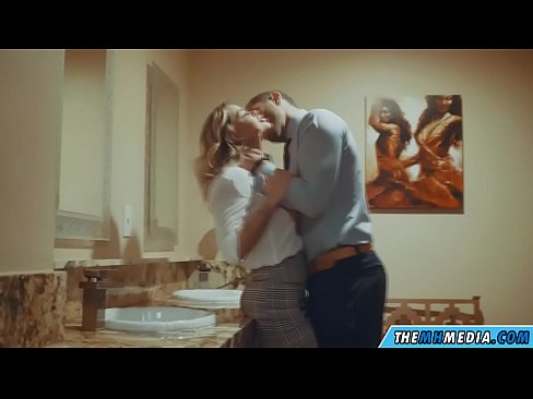 ❤️ 當一個豐滿的金發女郎在公共廁所引誘你時 ❤  性 在 zh-tw.com-fullporner.ru